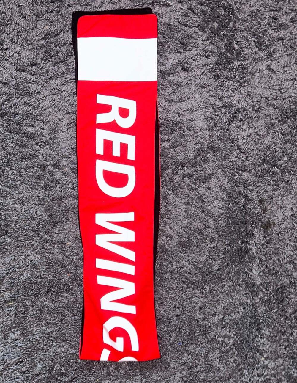 NHL Detroit Red Wings Scarf With Zip Pocket 59" Pro. Fan. Ity BIN A31